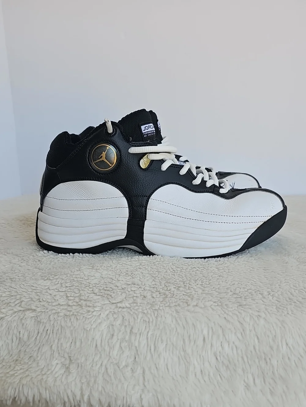 ​Jordan Jumpman Team 1 Black White Gold Size [7.5] Great Condition